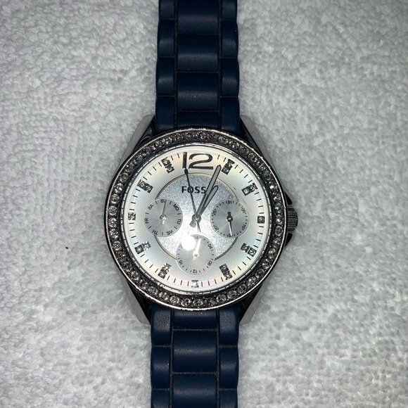 - Fossil Women Blue Watch Gently Used No box - Picture 3 of 11